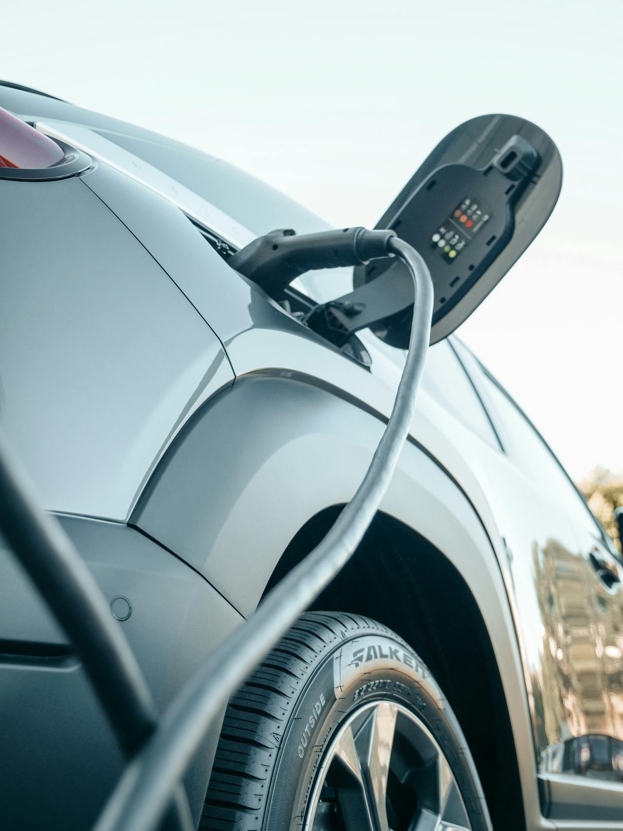 Elektrisch rijden en opladen uitgelegd per merk en type kabel